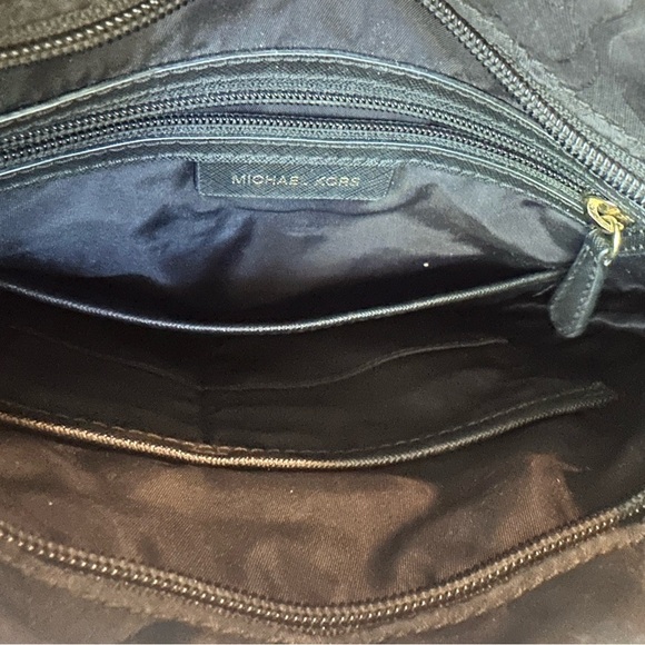 Michael Kors Black Crossbody Bag with Adjustable Strap and Glossy Finish - Picture 7 of 10